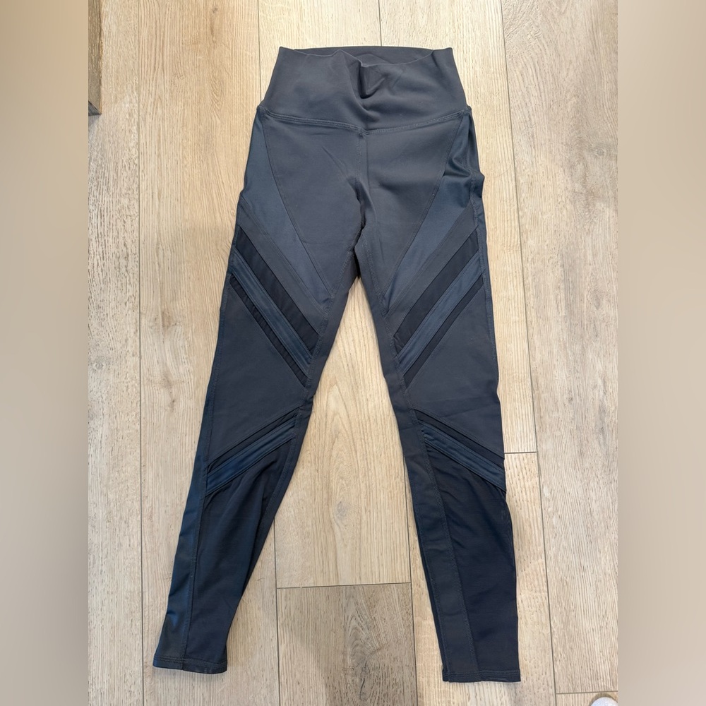 Alo Moto Leggings in Grey